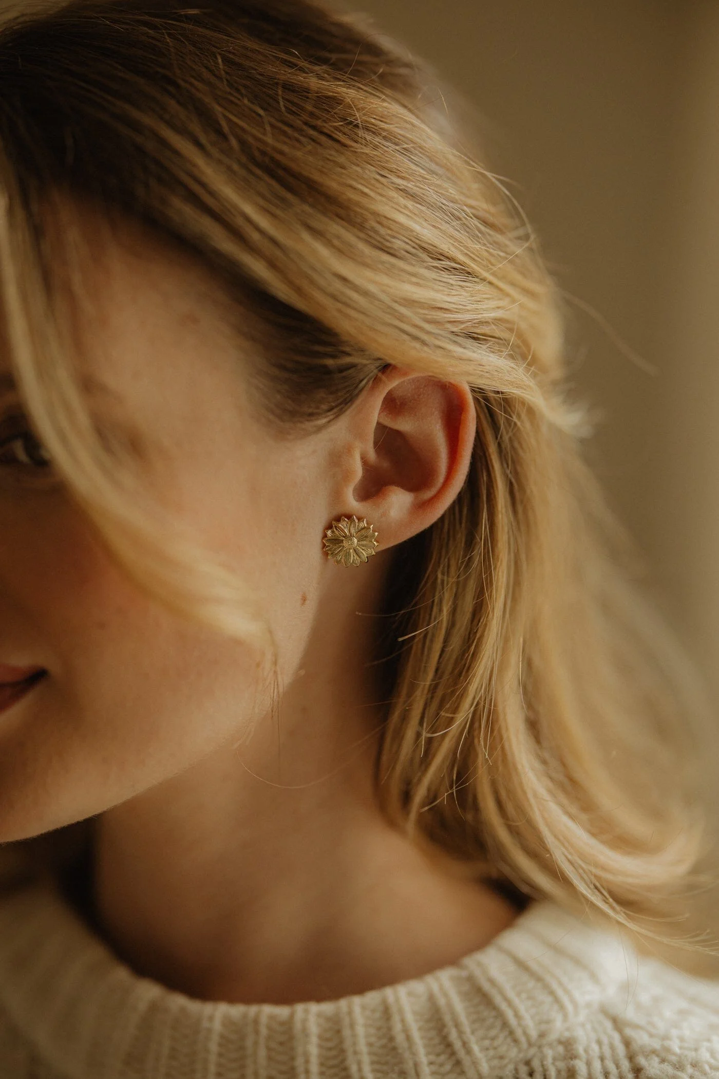 MAÏA - Boucles d'oreilles puces fleurs plaqué argent | Doré