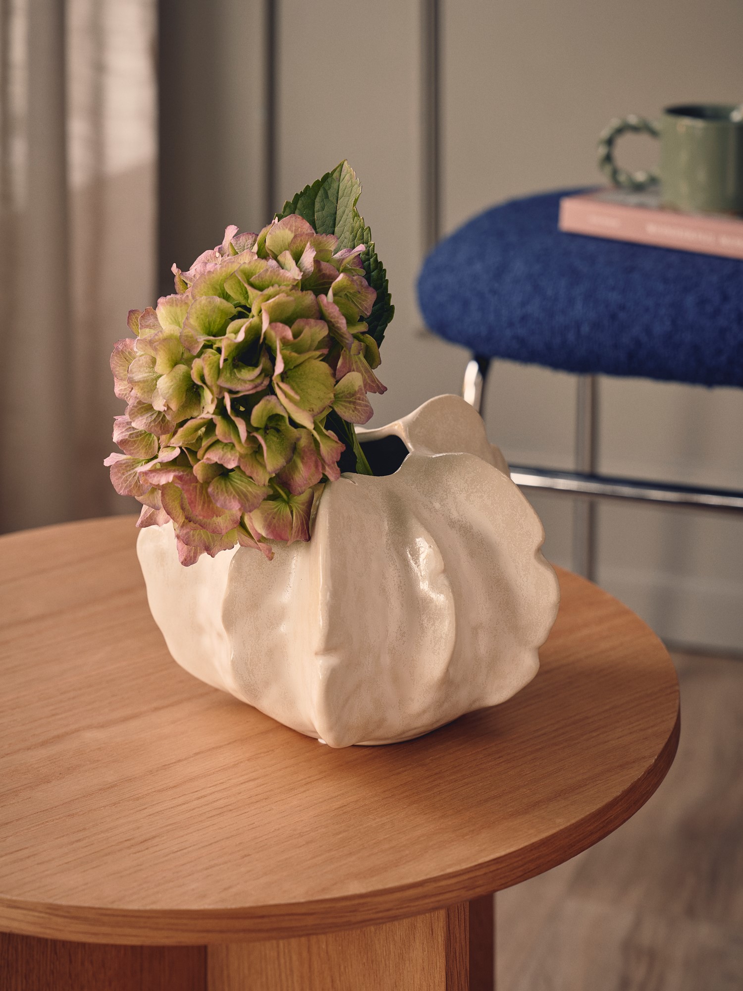 Vase | Keramik. 22 x 22 x 15 cm. | Off White