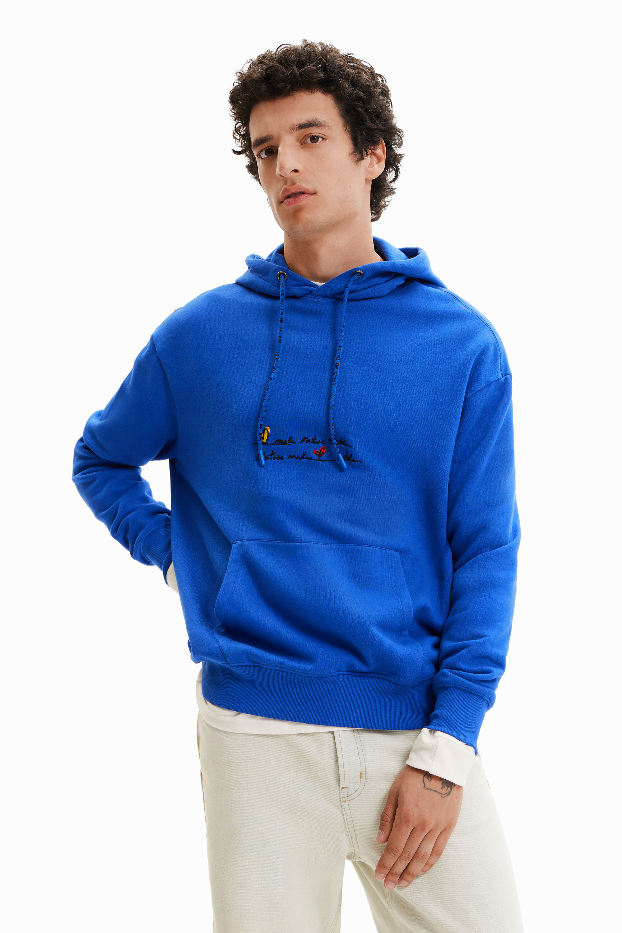 Sweat-shirt capuche message brodé