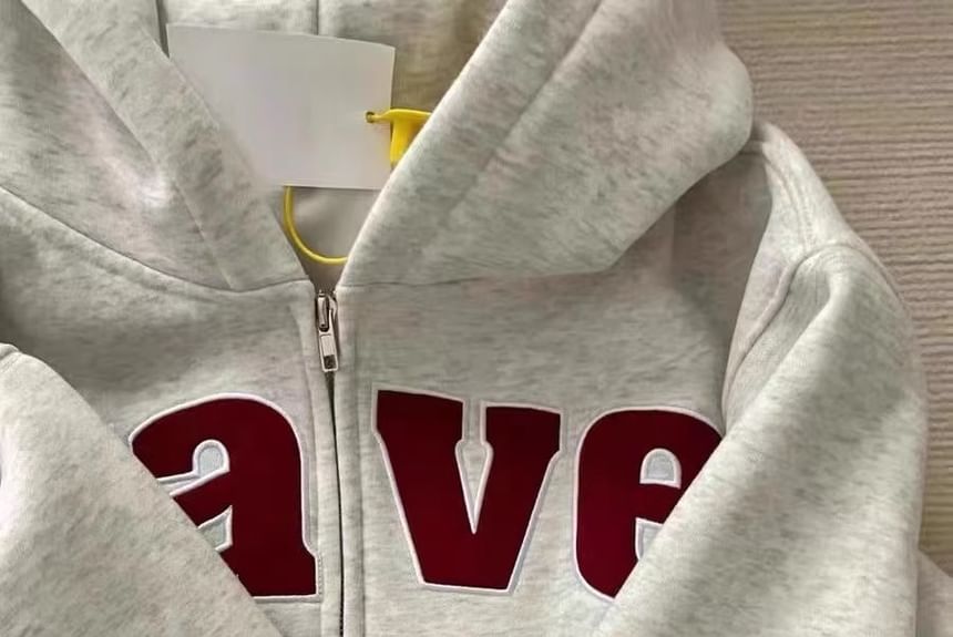 Iduna - Hoodie met rits en geborduurde letters