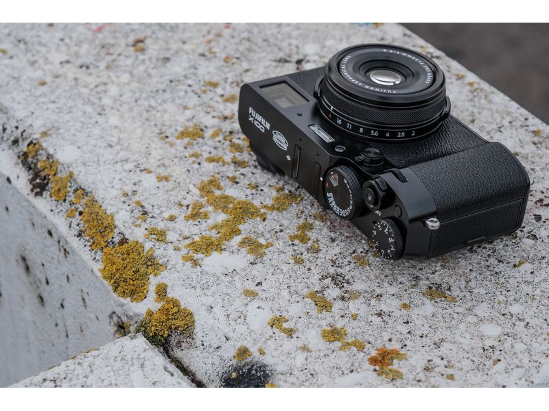 Fujifilm Fotokamera X100VI Schwarz Kompakte Digitalkamera mit anspruchsvollem Design und intuitiver Bedienbarkeit