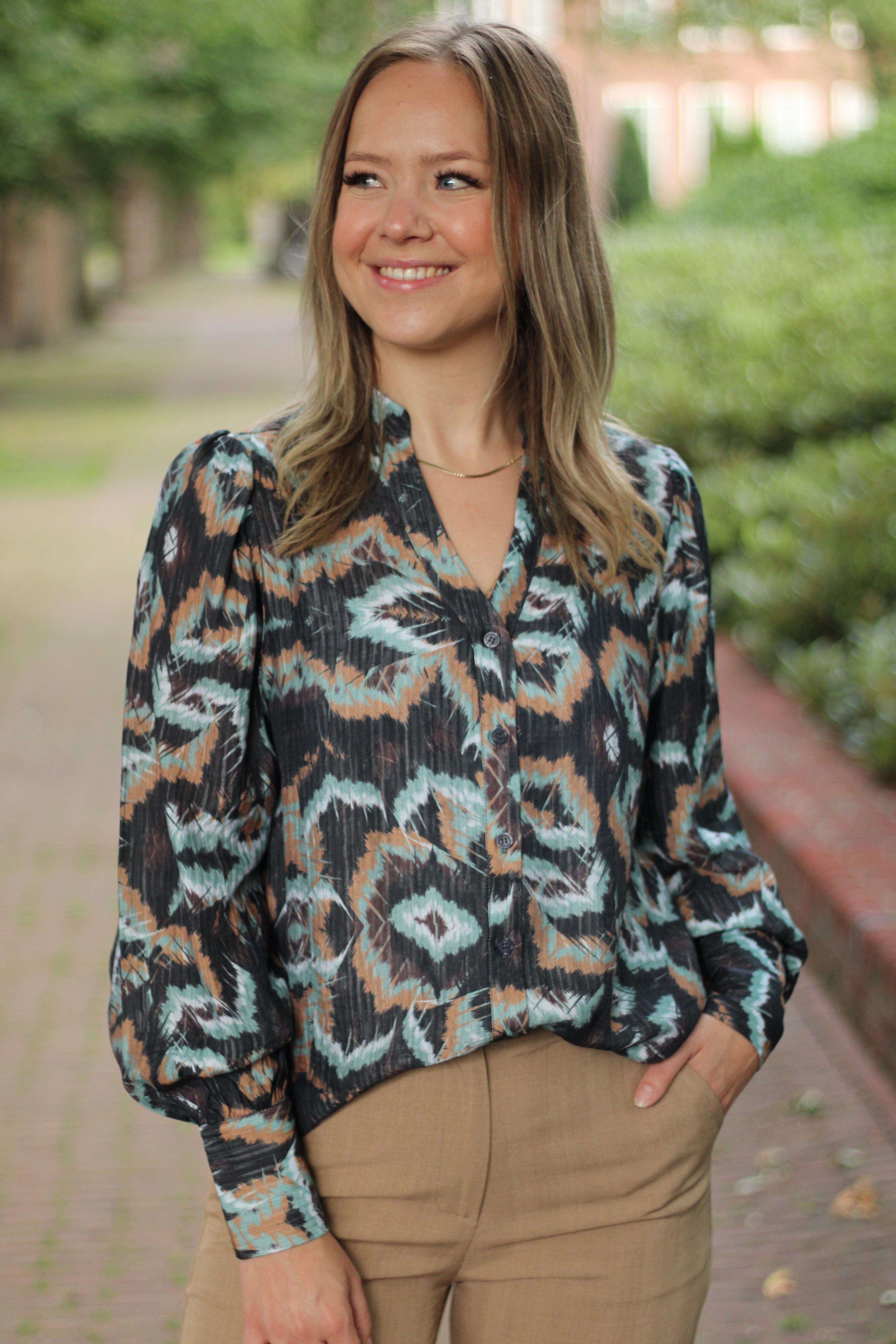 C&S The Label - Babette Blouse - Dark Gray/Light Camel
