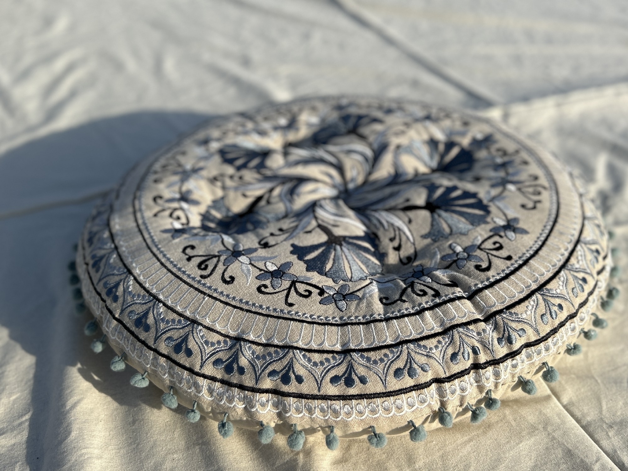 Sitzkissen 'Laya', beige, blau, Ø 55 cm, H 10 cm von fischer's lagerhaus