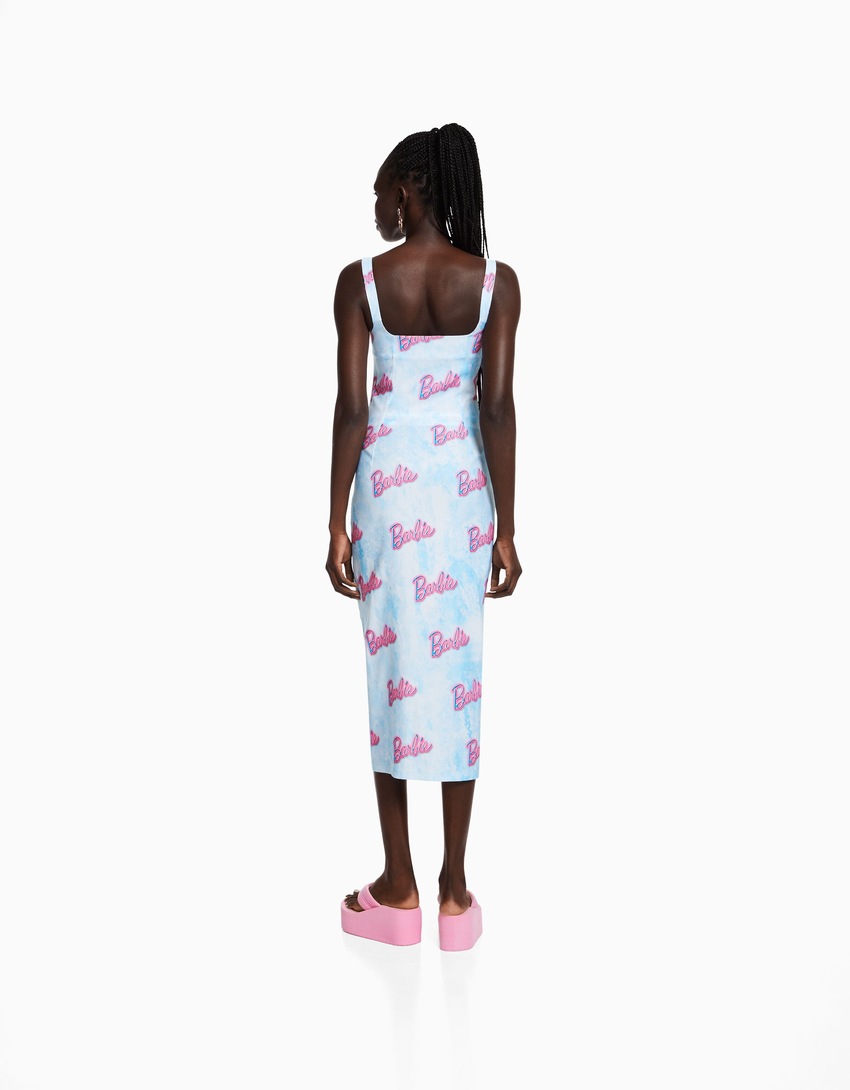 Vestido midi de alças com estampa da Barbie