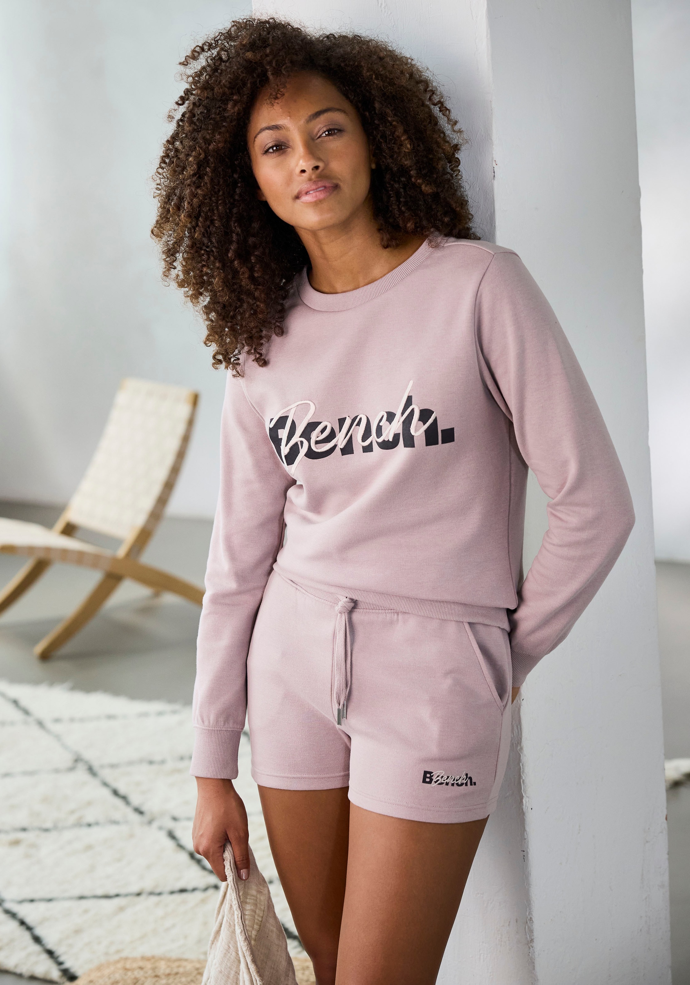 Bench. Loungewear Shorts  mit Logodruck und Stickerei