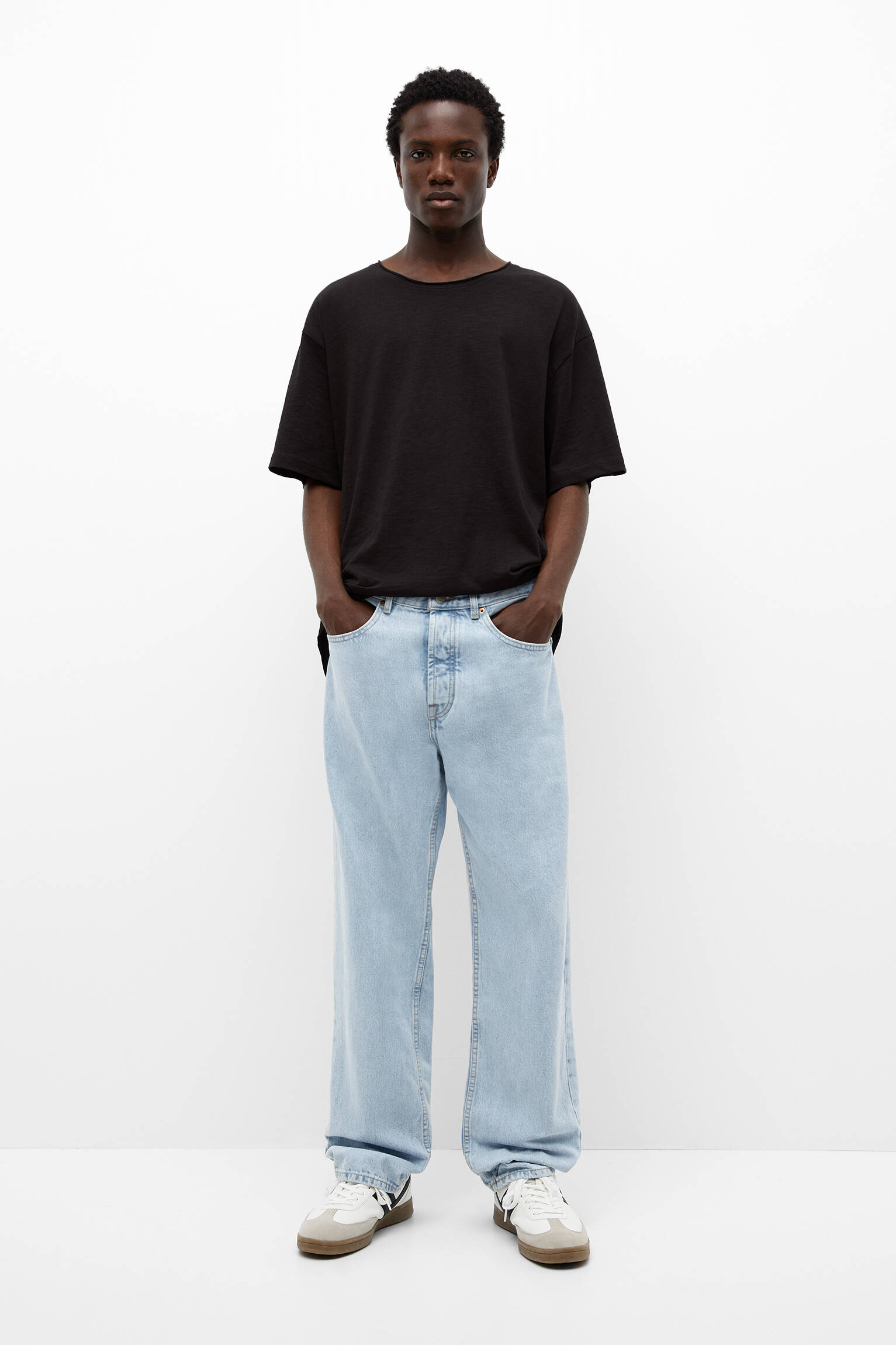 Calça jeans reta e folgada - Azul claro