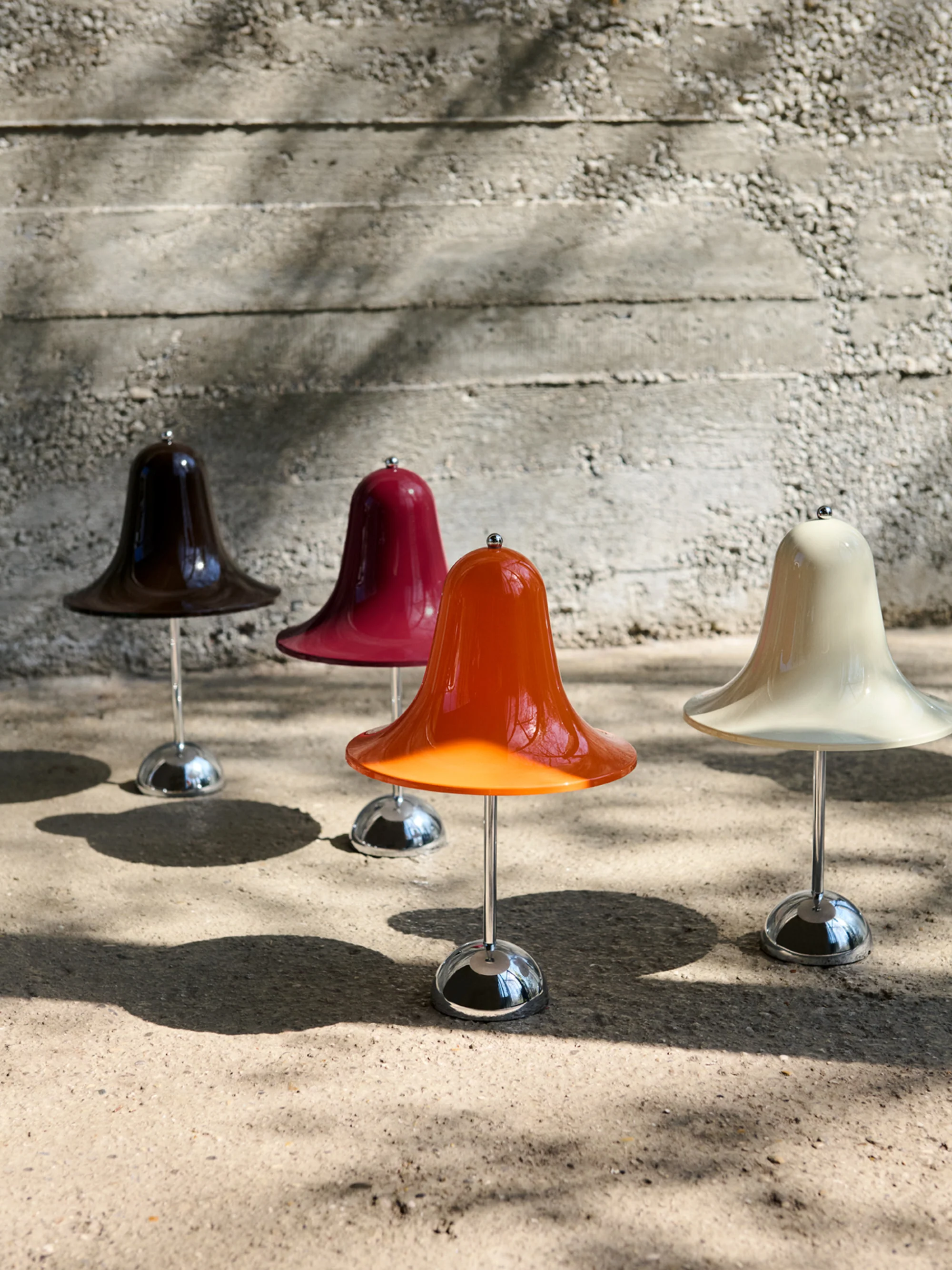 Kleine draagbare dimbare LED-tafellamp Pantop, design Verner Panton