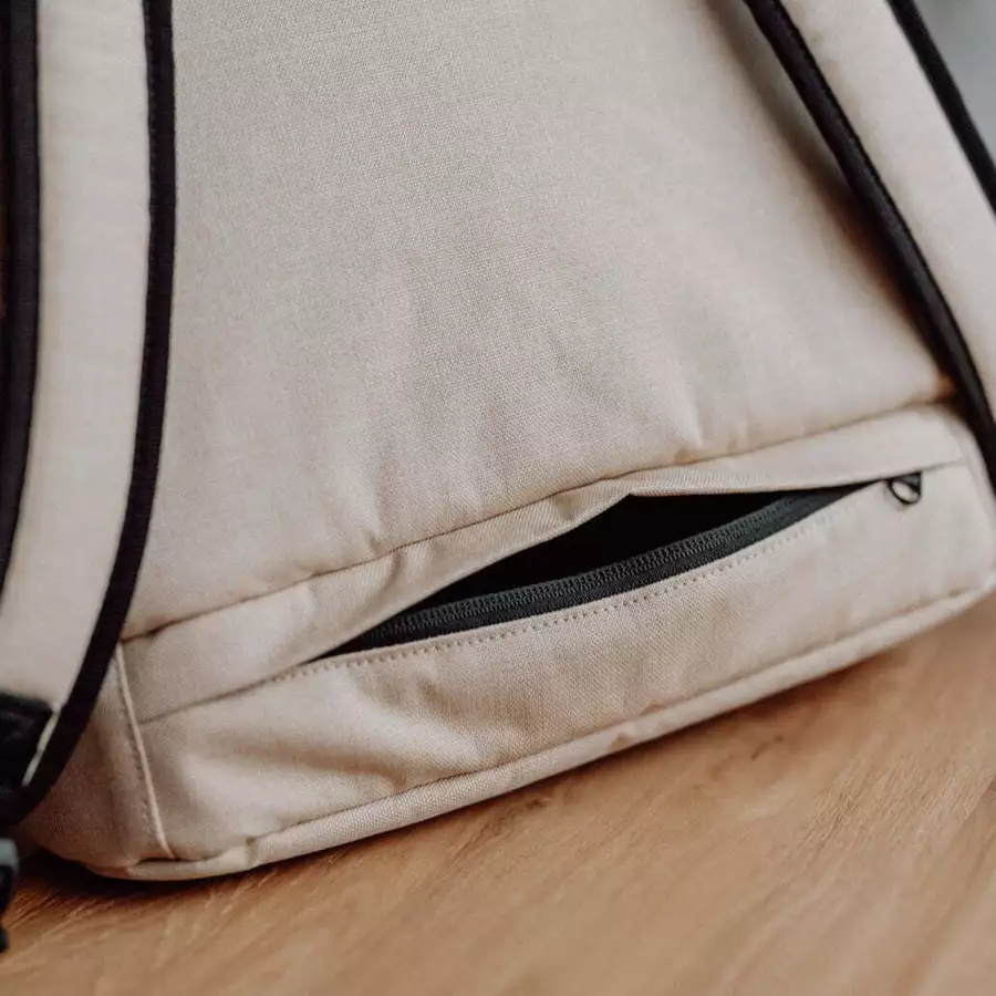 Anna und Oskar Fairer Wickelrucksack Kalle aus recyceltem Material Sand