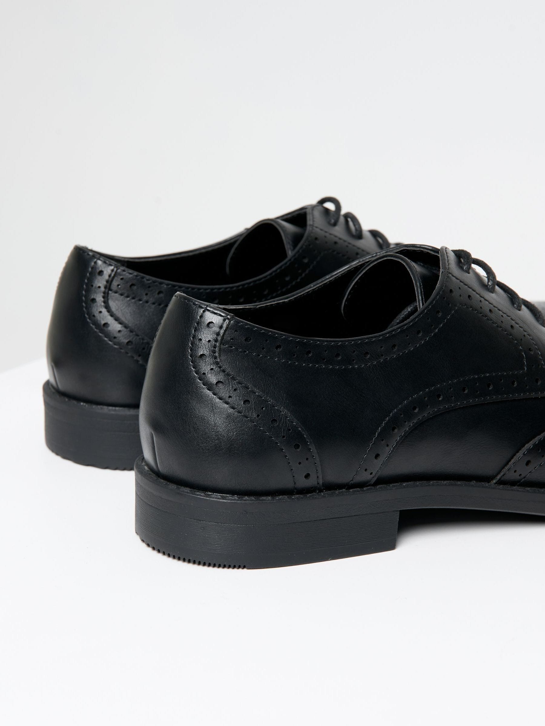 Zwart - Threadbare - Imitatieleren brogues