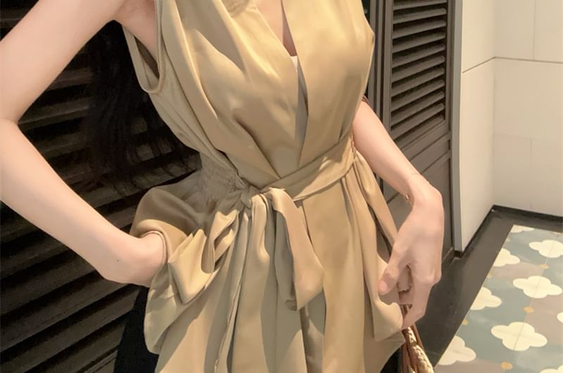 Manicotto - Mouwloze V-hals blouse met sjerp