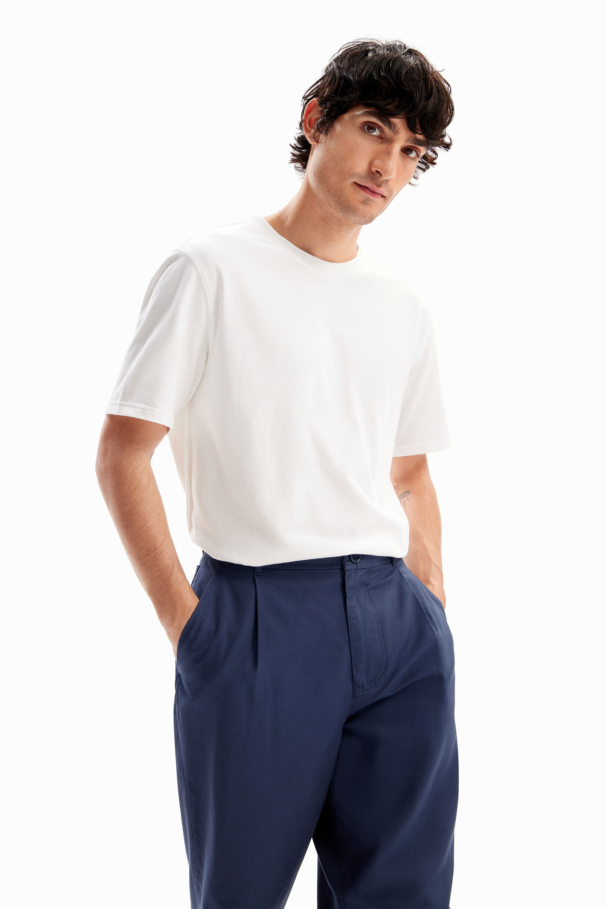 Calça chino afunilada