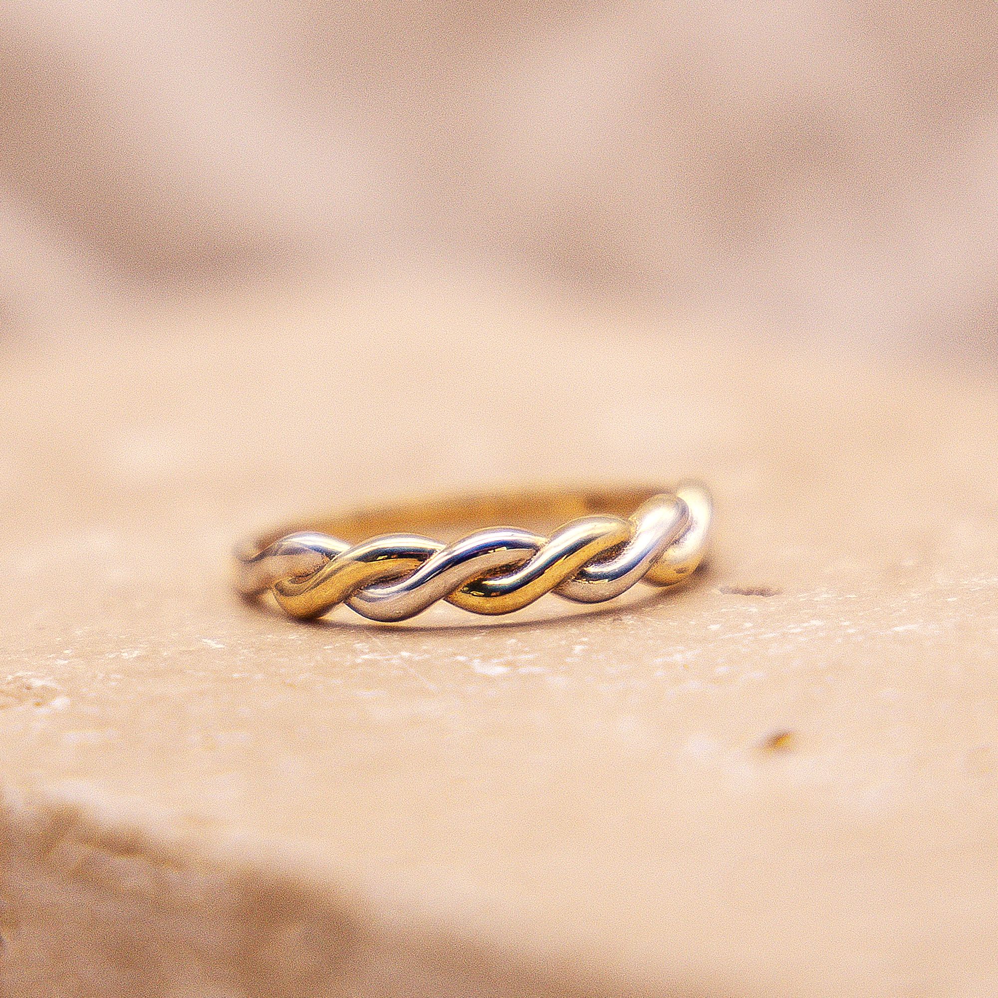 Fascination by Ellen K. Ring 375 Gelbgold zweifarbig geschwungen