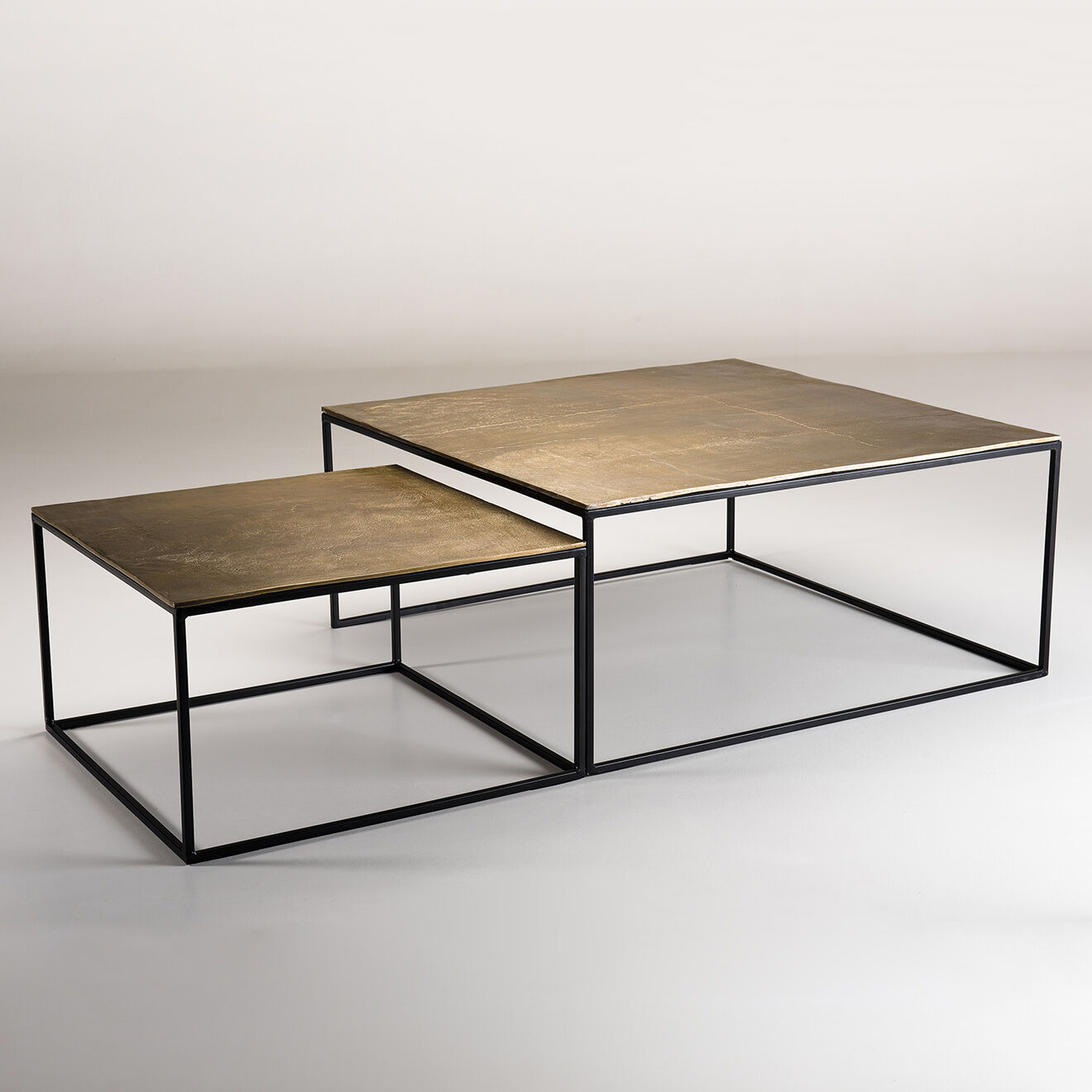 Macabane 2 Tables gigognes carrées Jonas dorées - 89x89x40 cm