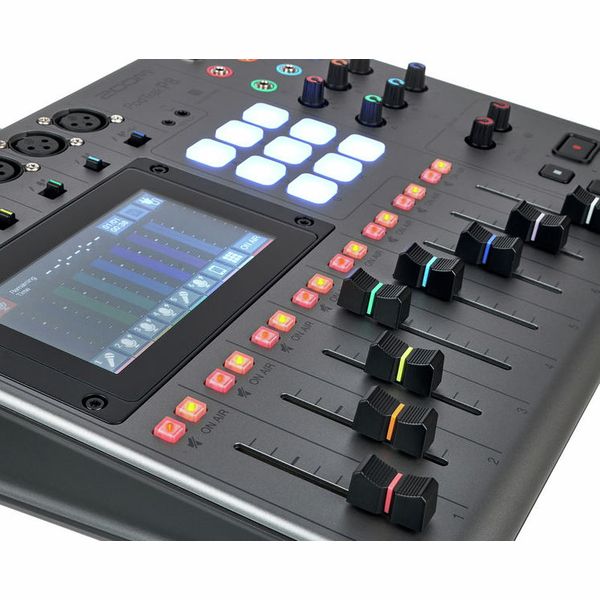Zoom PodTrak P8 Podcast Mic Set