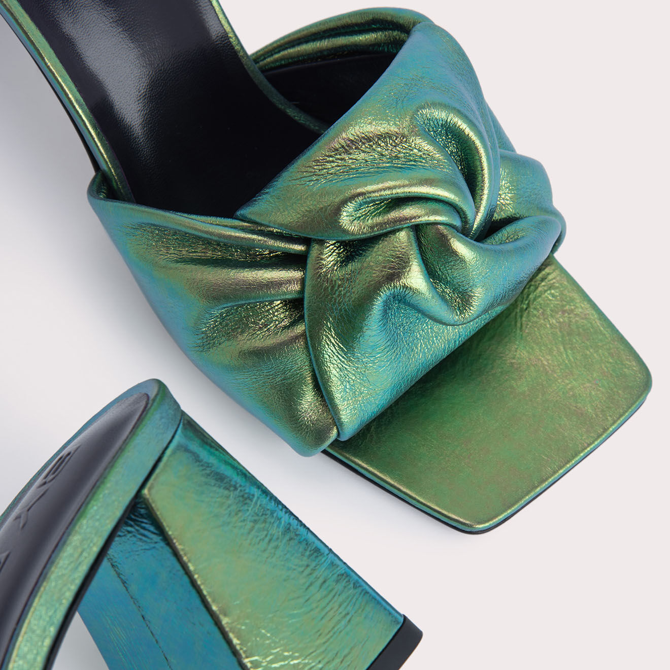 By Far Mules en Cuir Lamar vert/bleu - Talon 7 cm