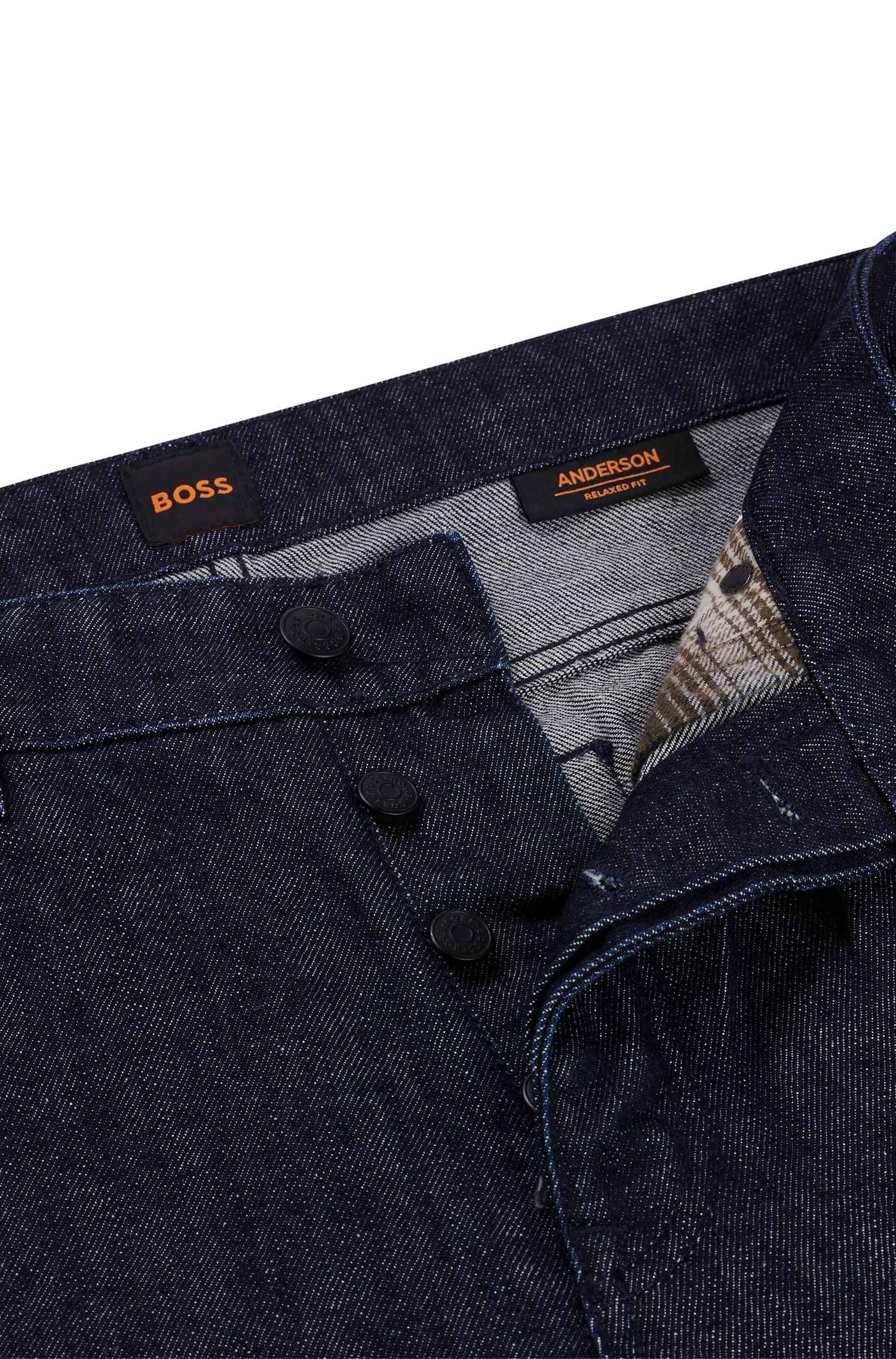 Calça jeans BOSS laranja, modelagem relaxada, em denim azul rígido com efeito amassado.