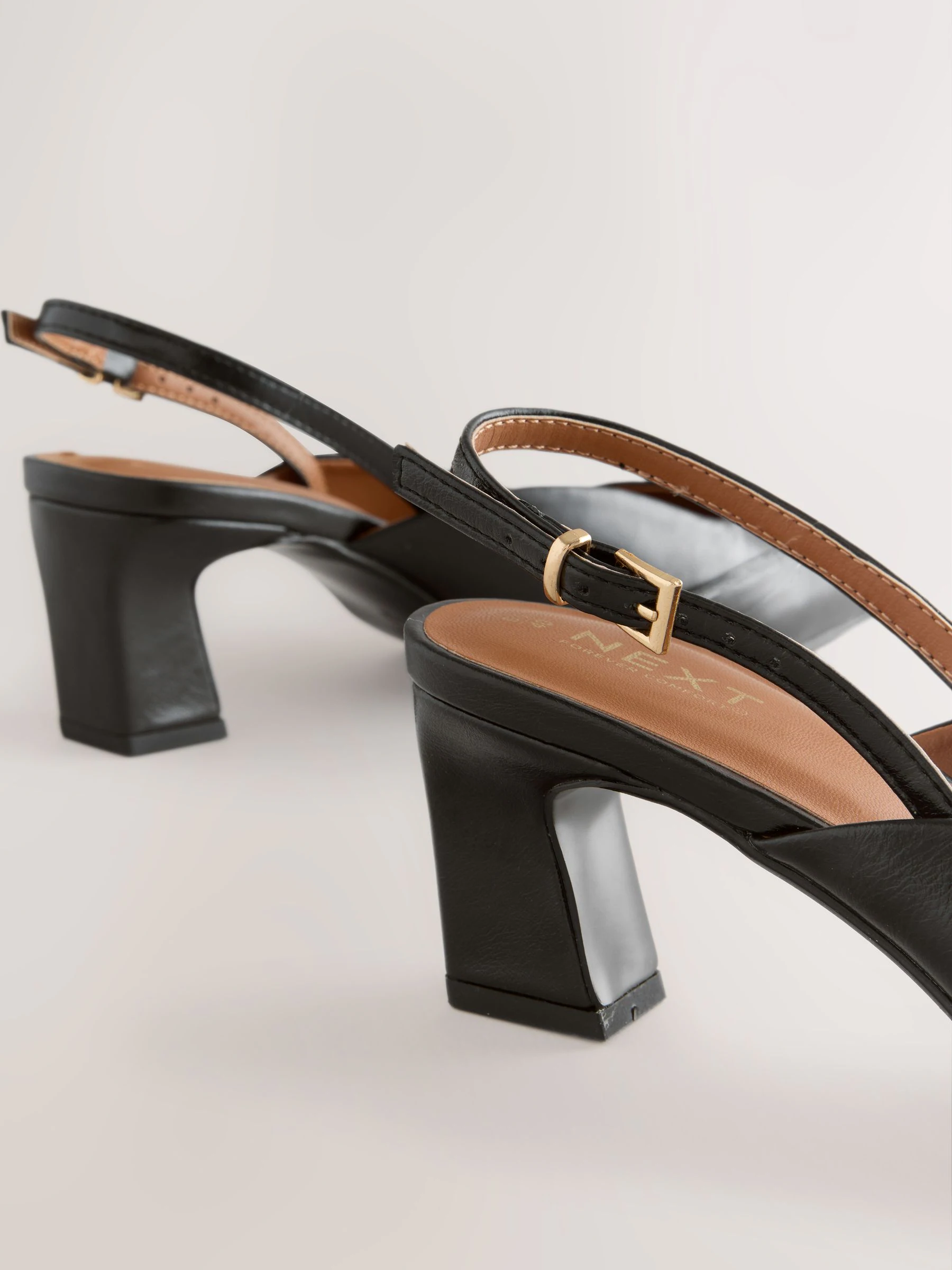 Zwart - Forever Comfort® Square Toe Slingback Heels