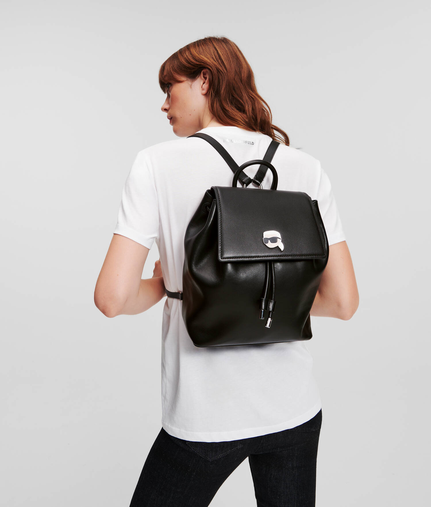 SAC À DOS EN CUIR AVEC RABAT ET BROCHE K/IKONIK