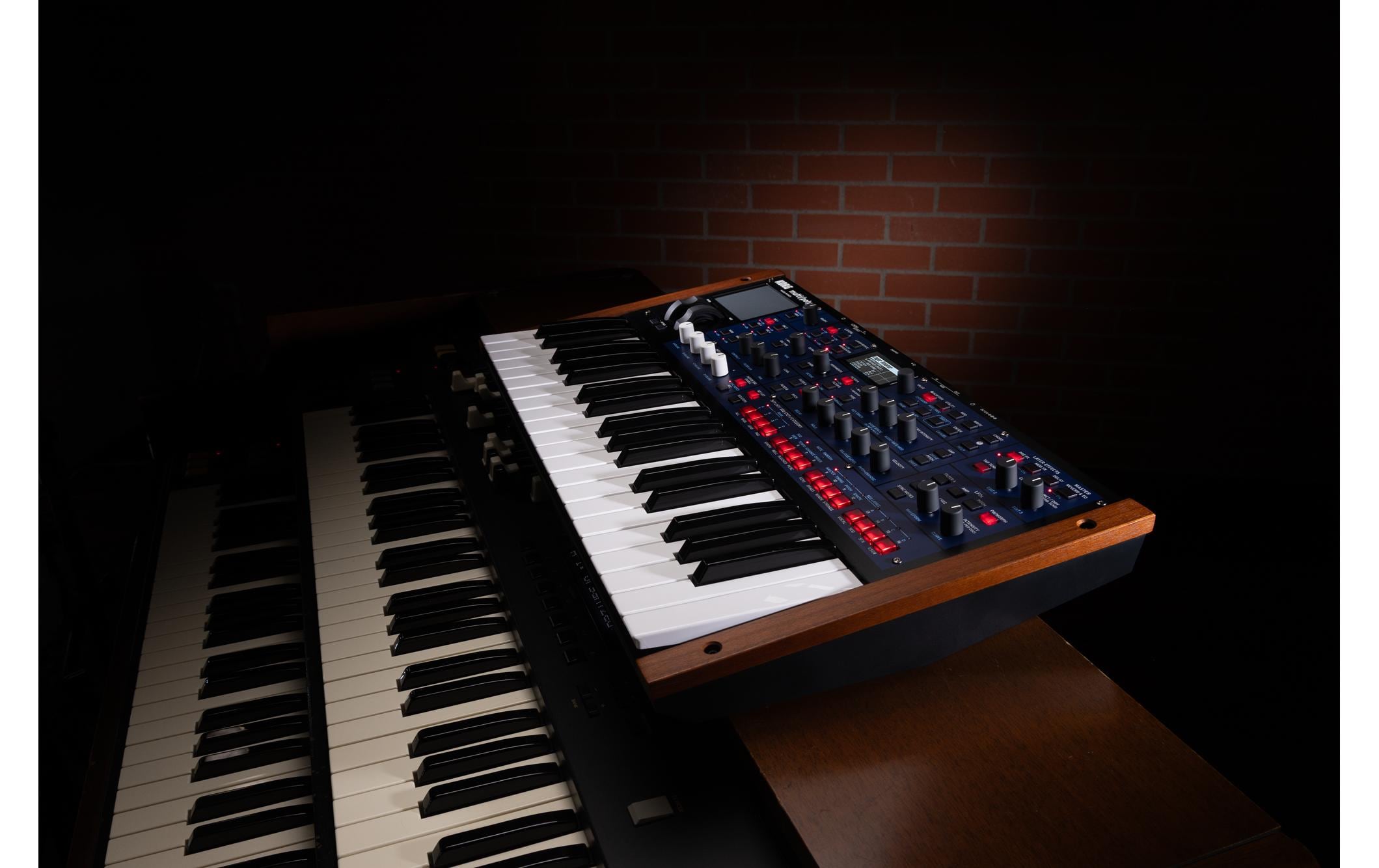 Synthesizer multi/poly<br>Analog Modeling Synthesizer