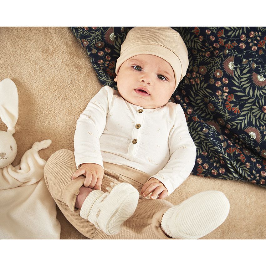 Chaussons naissance en tricot pour bébé - Ecru