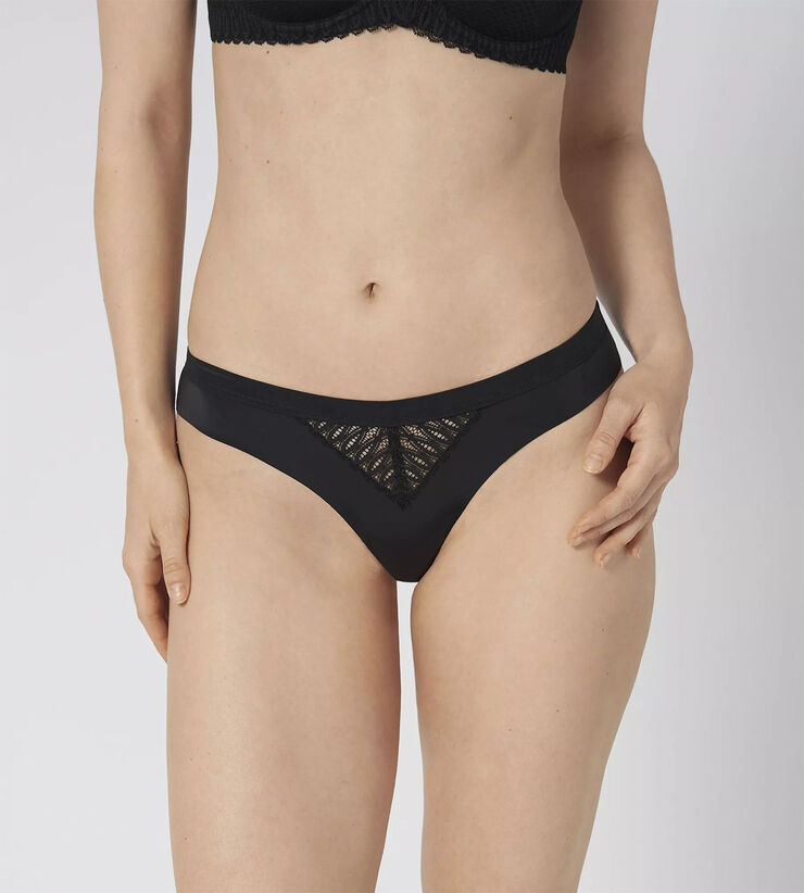 Triumph Aura Spotlight Brazilian Black