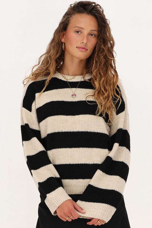 Zwarte trui met beige strepen