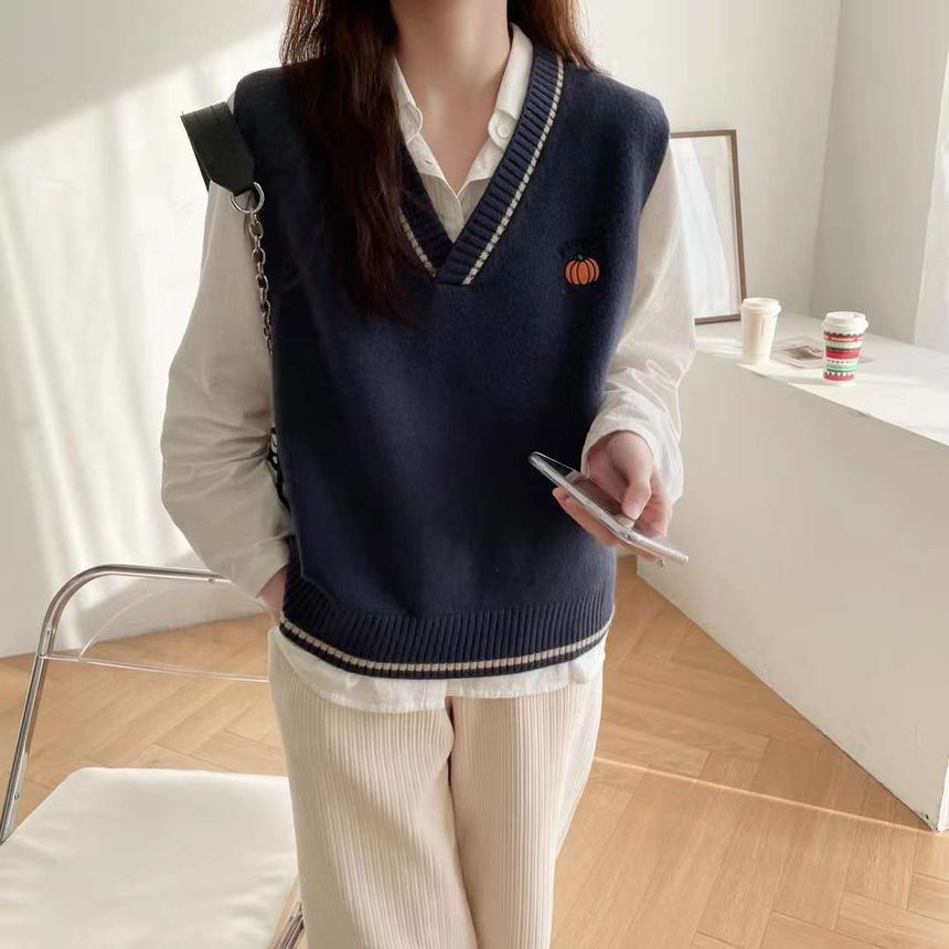 Mori Girls - V-hals pompoen geborduurd vest