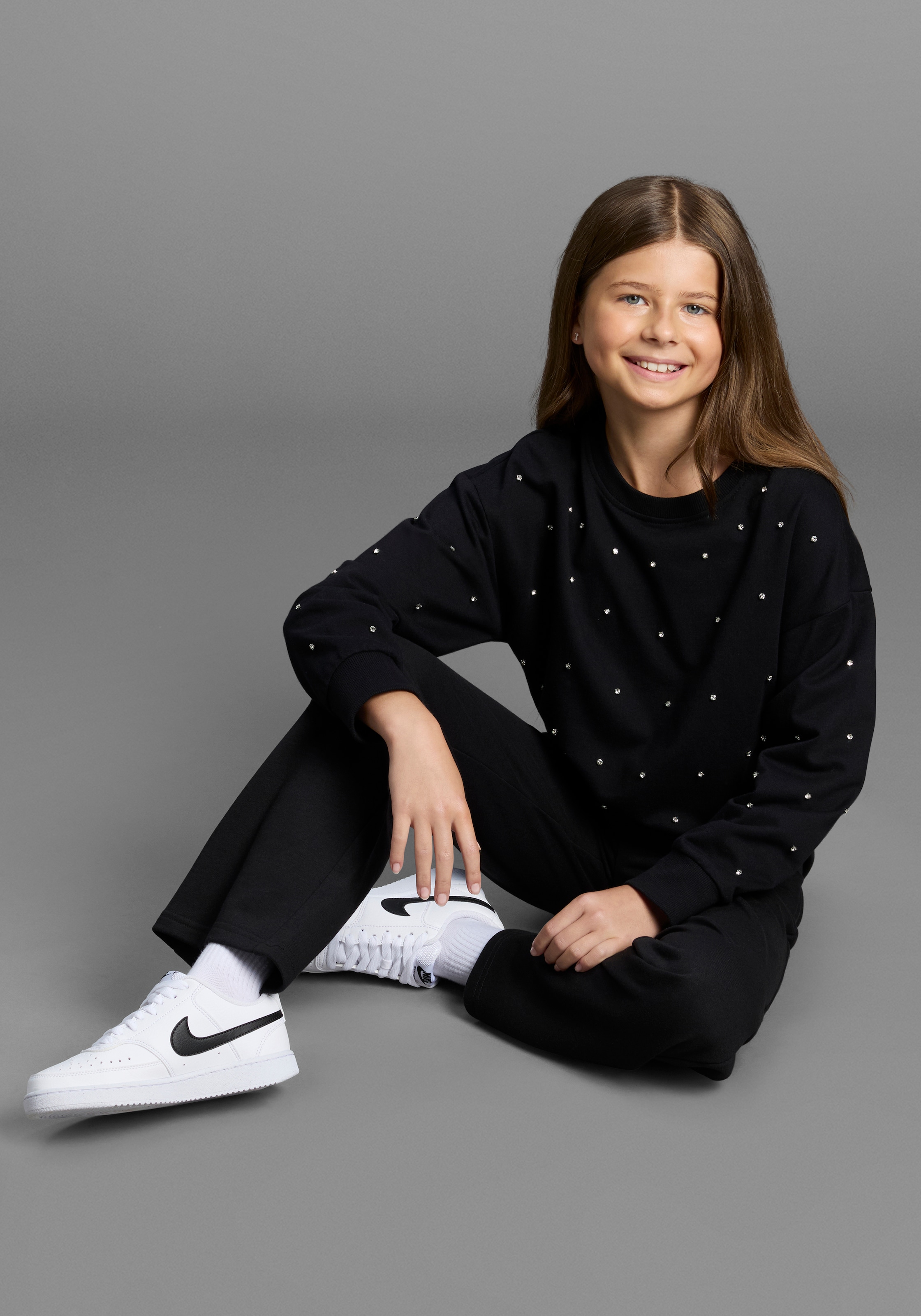 Bruno Banani Sweatshirt »Kurzes Sweatshirt mit Strass-Steinen«, NEU! BRUNO BANANI für TEENS. Trendiges Shirt mit Strass-Steinen