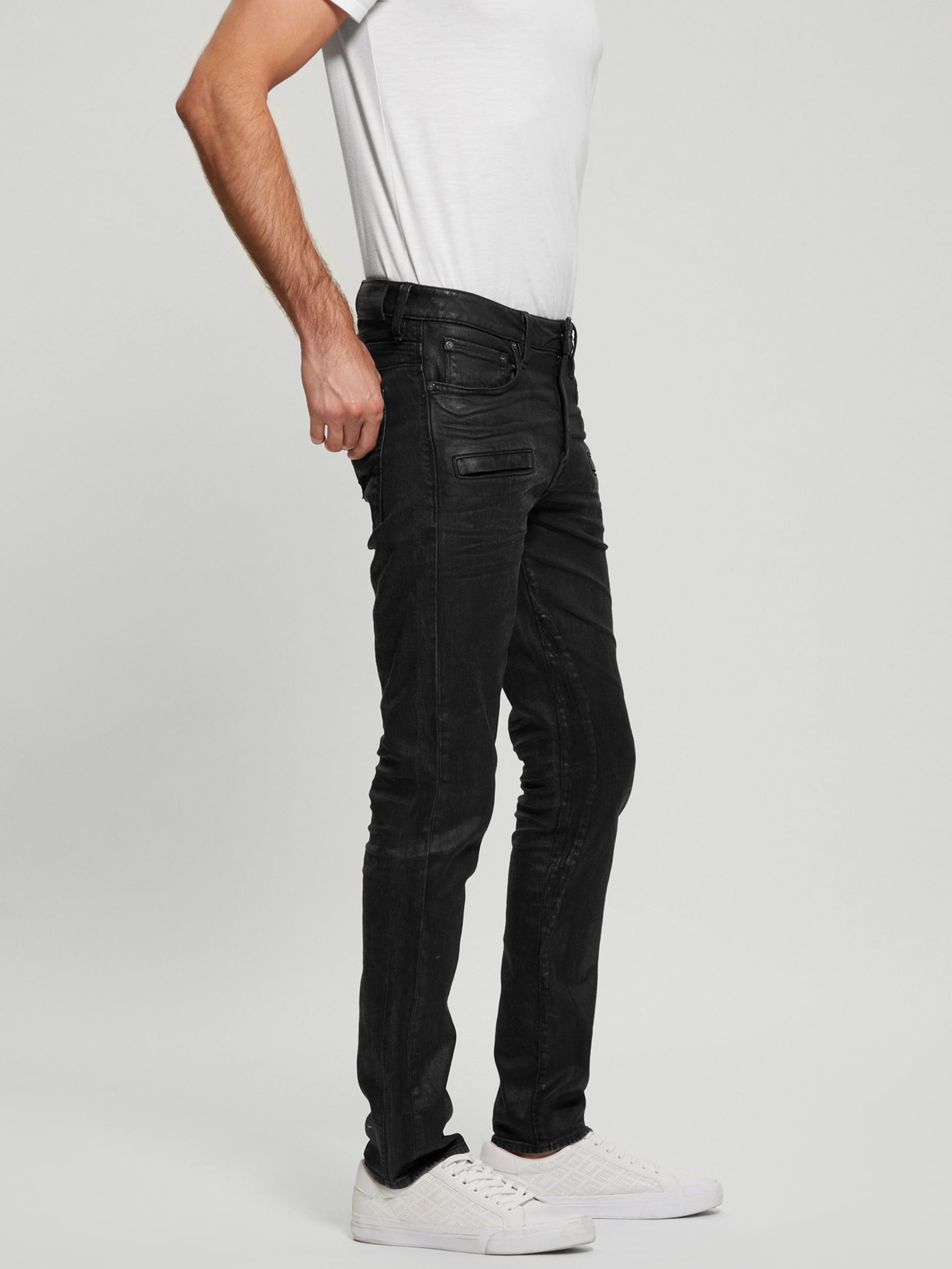 Calça jeans Finnley revestida, corte slim e afunilado.