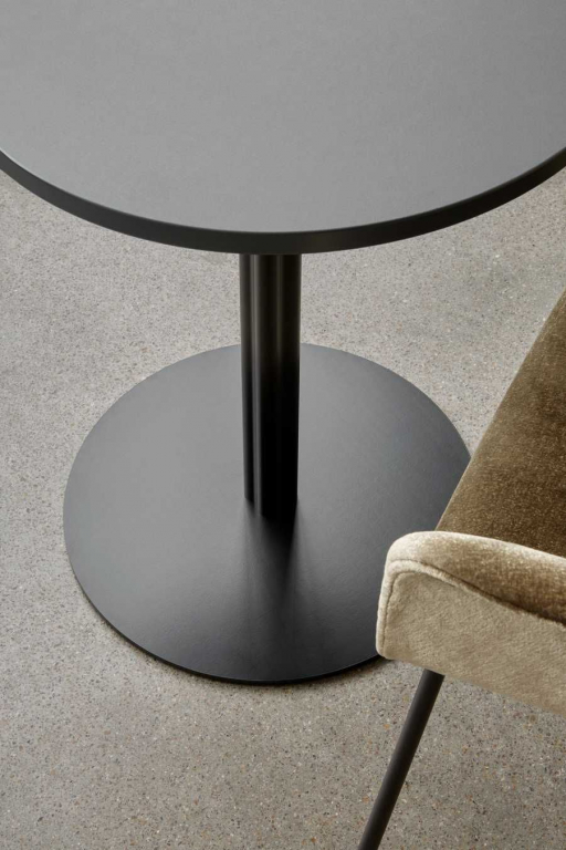 Audo Copenhagen Harbour Column tafel Ø60 zwart eiken