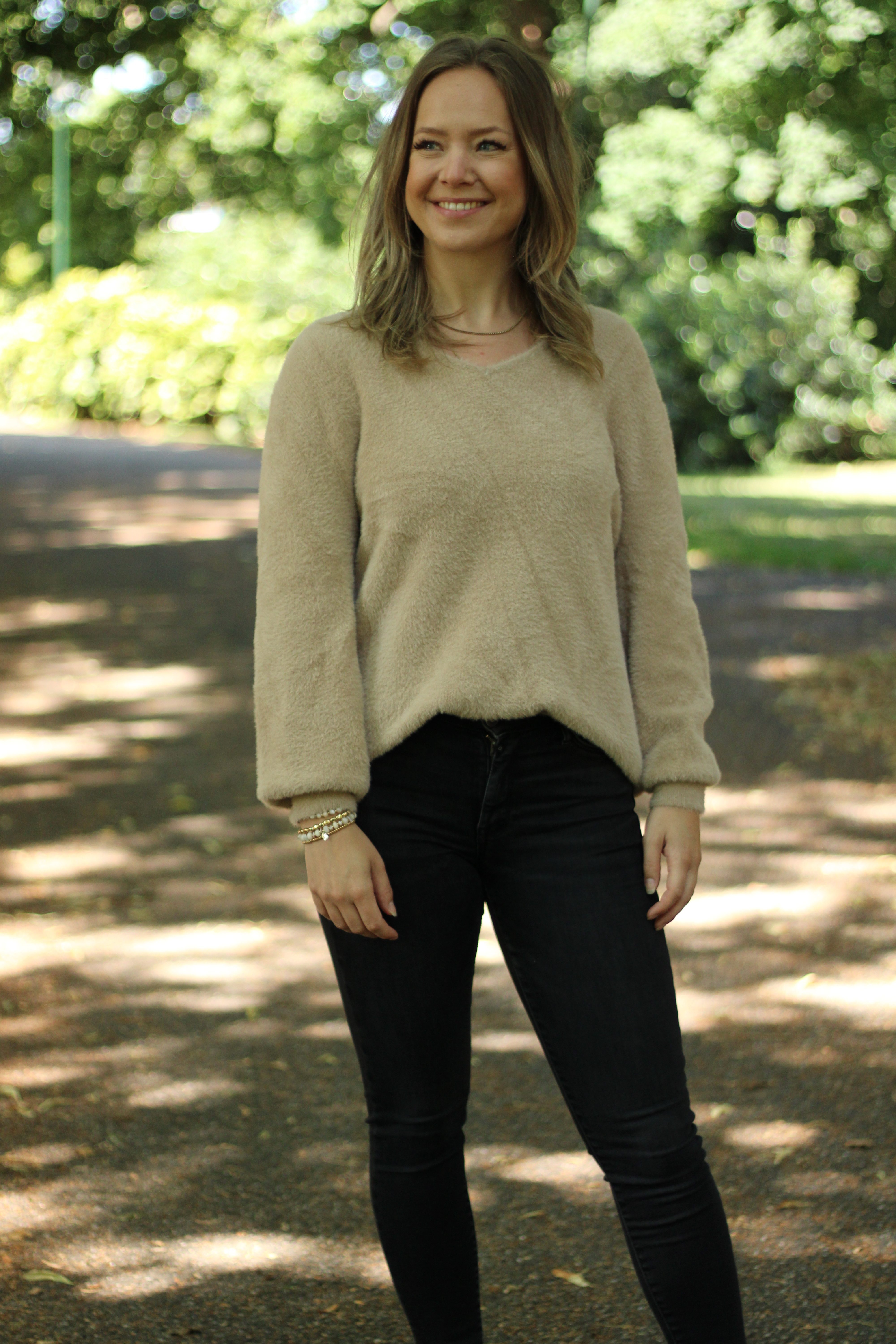 Rino & Pelle - Verena Knitted V-Neck Sweater - Oat
