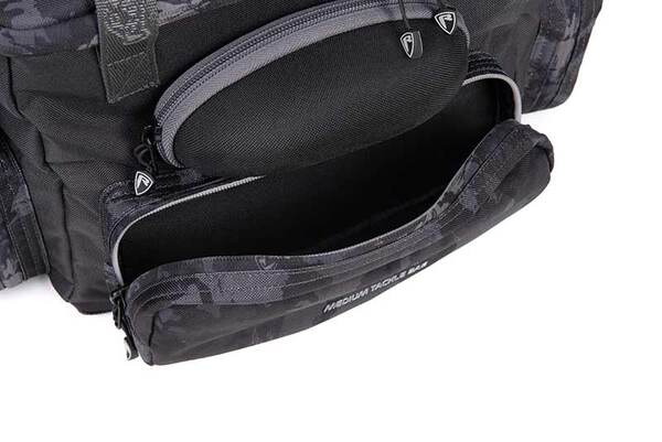 Sac Fox Rage Camo Voyager Medium Tackle Bag (avec 6 Boîtes)