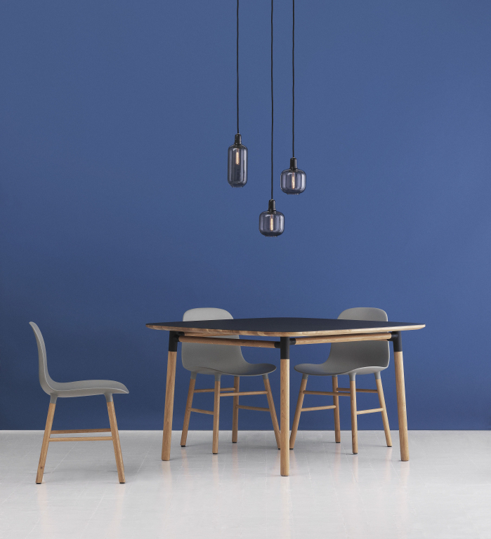 Normann Copenhagen Form Chair stoel met stalen onderstel warm grijs