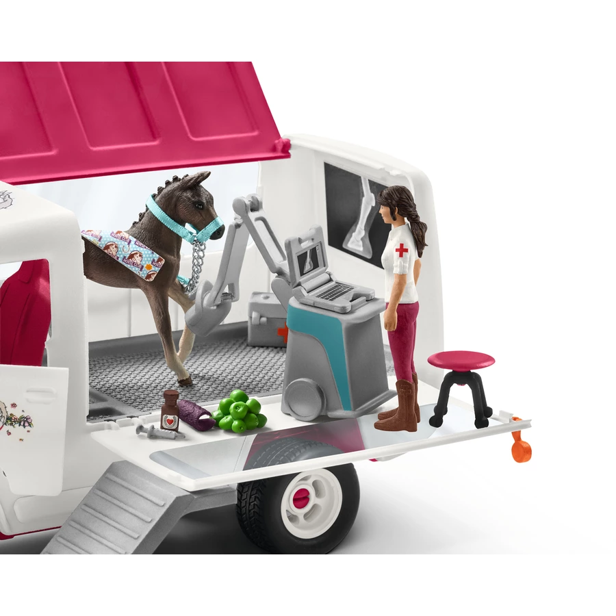 schleich® Mobile Tierärztin mit Hannoveraner Fohlen 42439