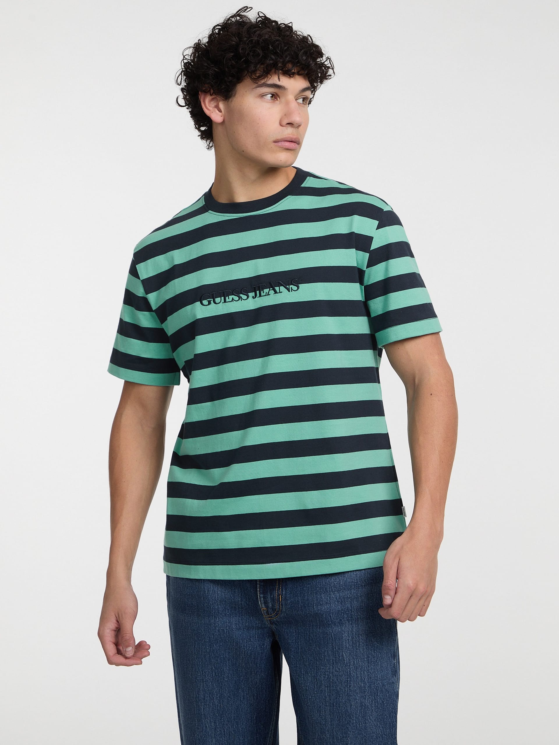 Camiseta com logo listrado