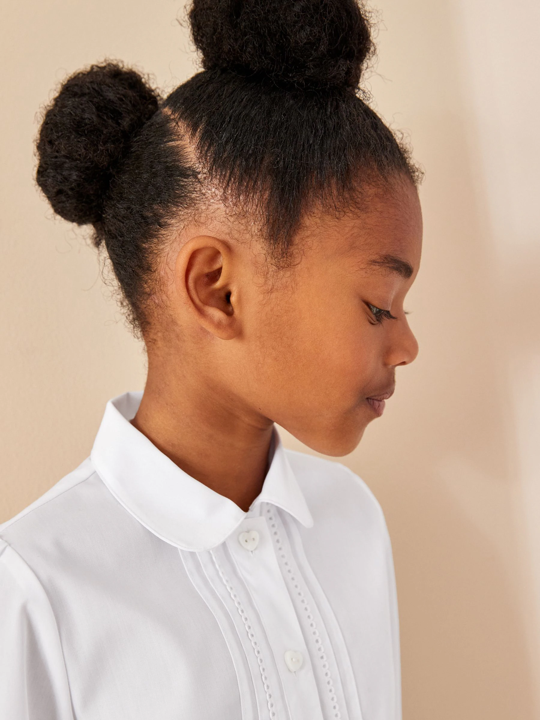 Wit - Schoolblouse met lange mouwen en kantafwerking (3-14 jr)