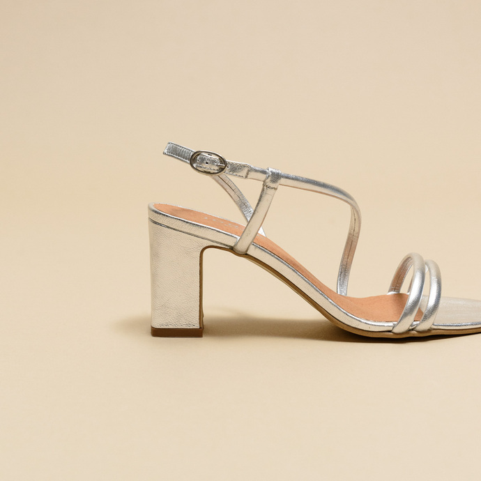 Sandales à talons et brides  en cuir métallisé argent