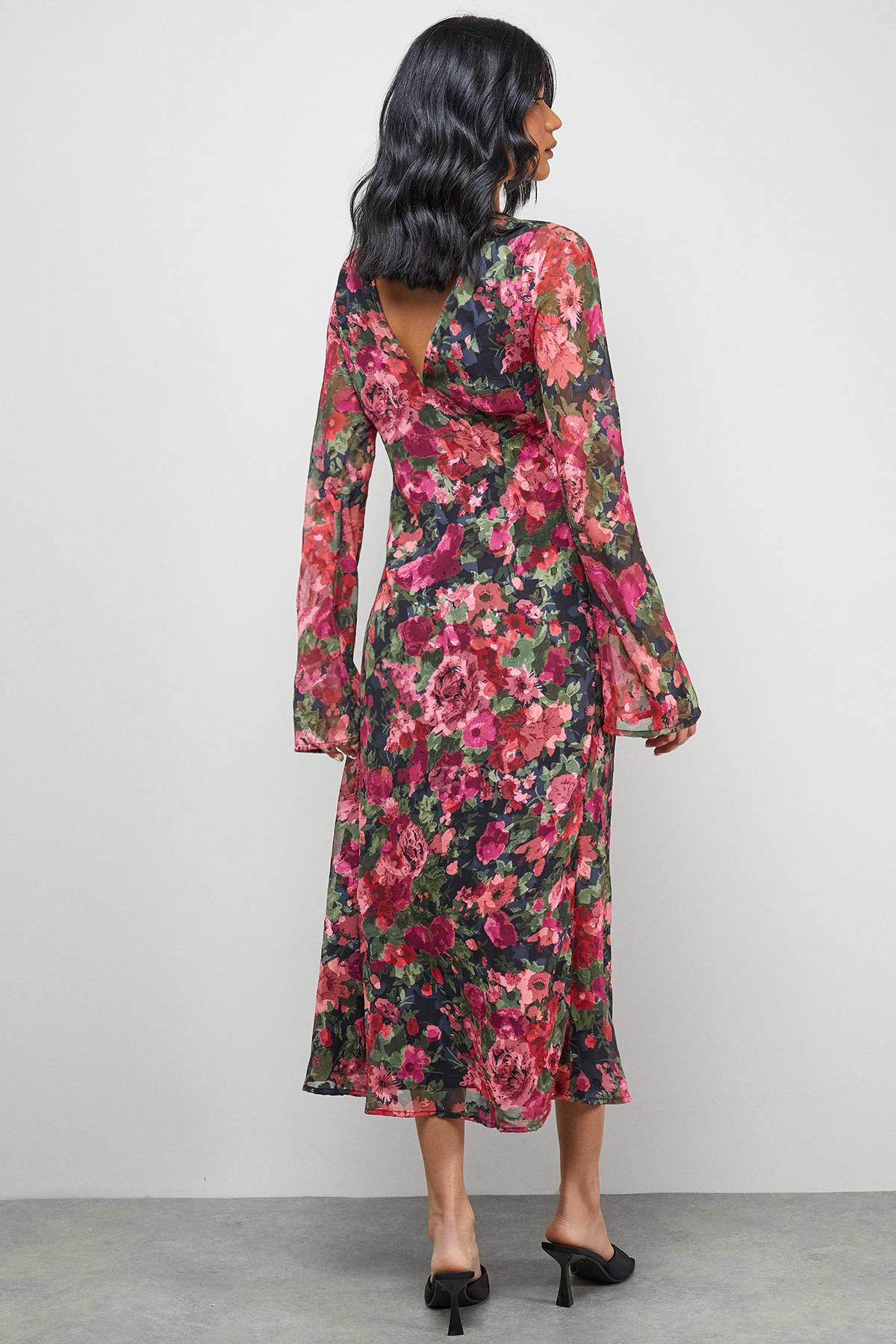 Warehouse Robe Midi Biais en Mousseline Fleurie Dévorée à Encolure Bardot
