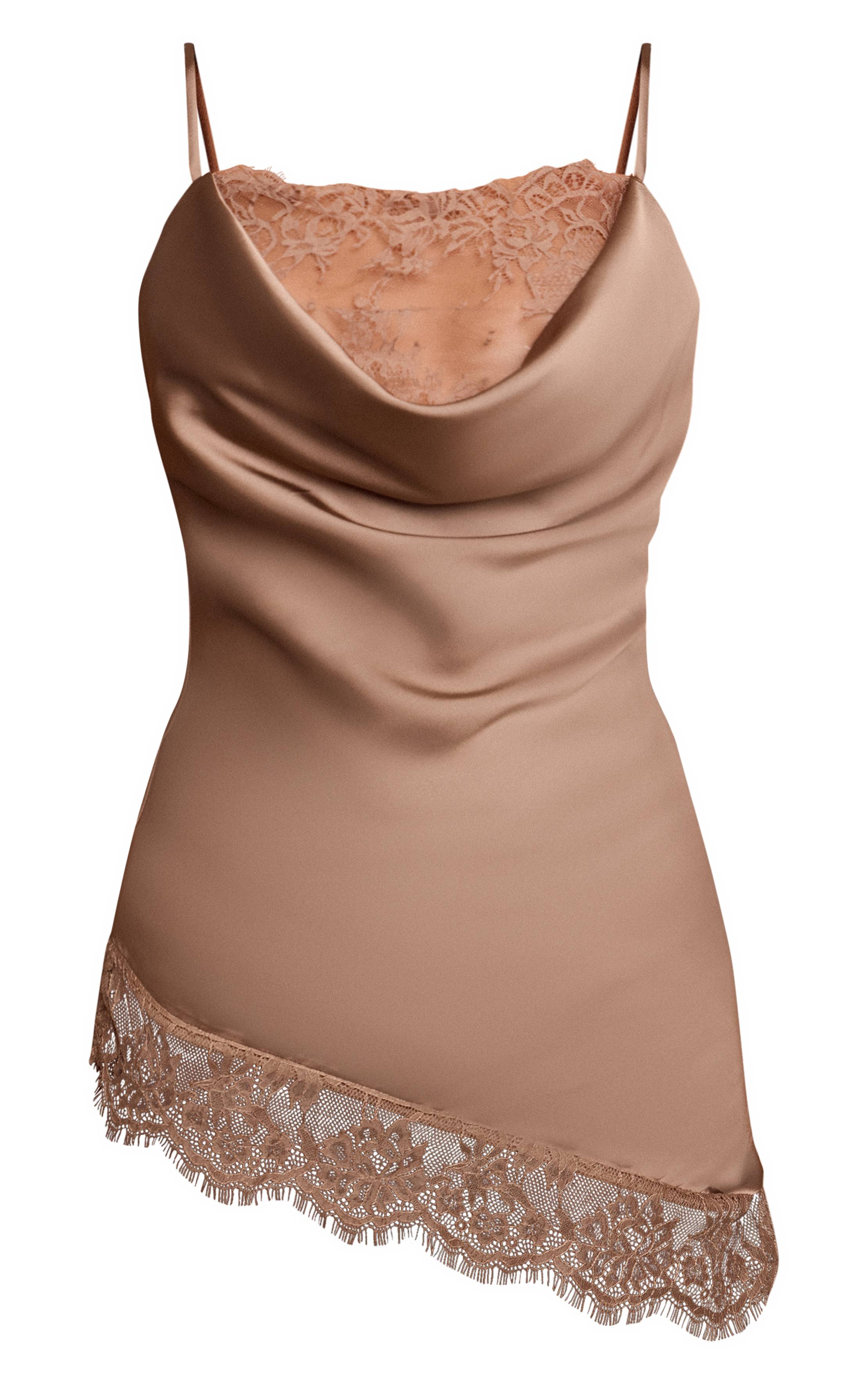 Champignon Top Asymétrique En Satin À Col Bénitier Avec Bordure En Dentelle