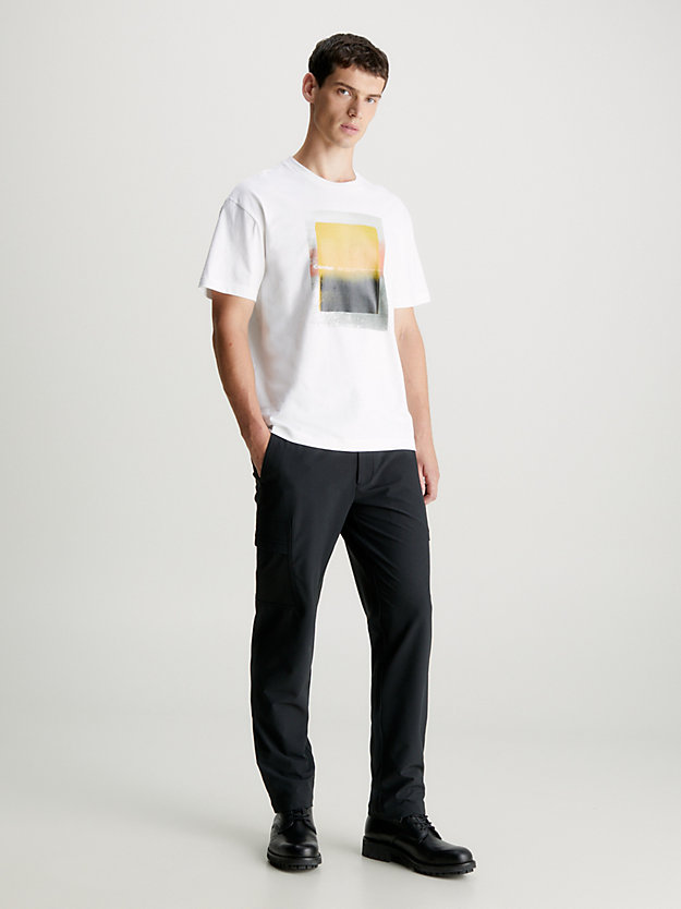 Camiseta com estampa gráfica
