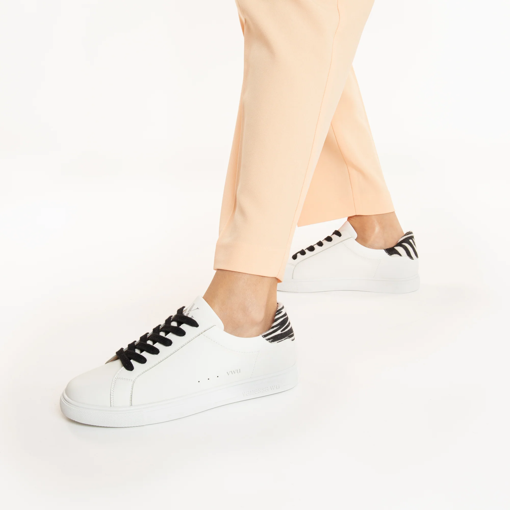 Sneakers-Baskets Steph blanc et imprimé zèbre à lacets noirs