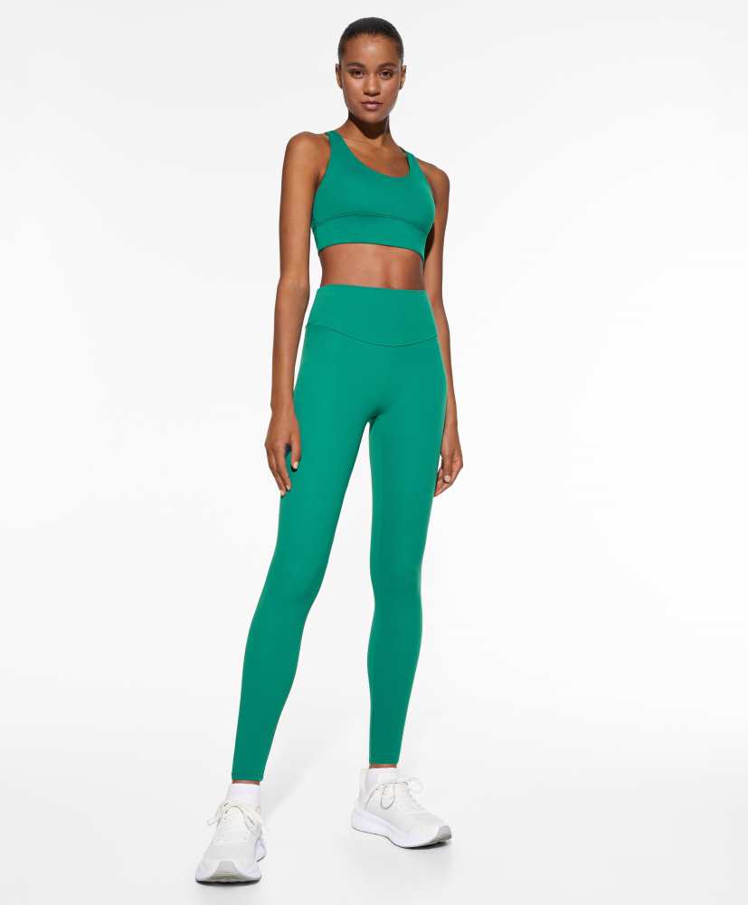 Sutiã esportivo com suporte médio para os seios.