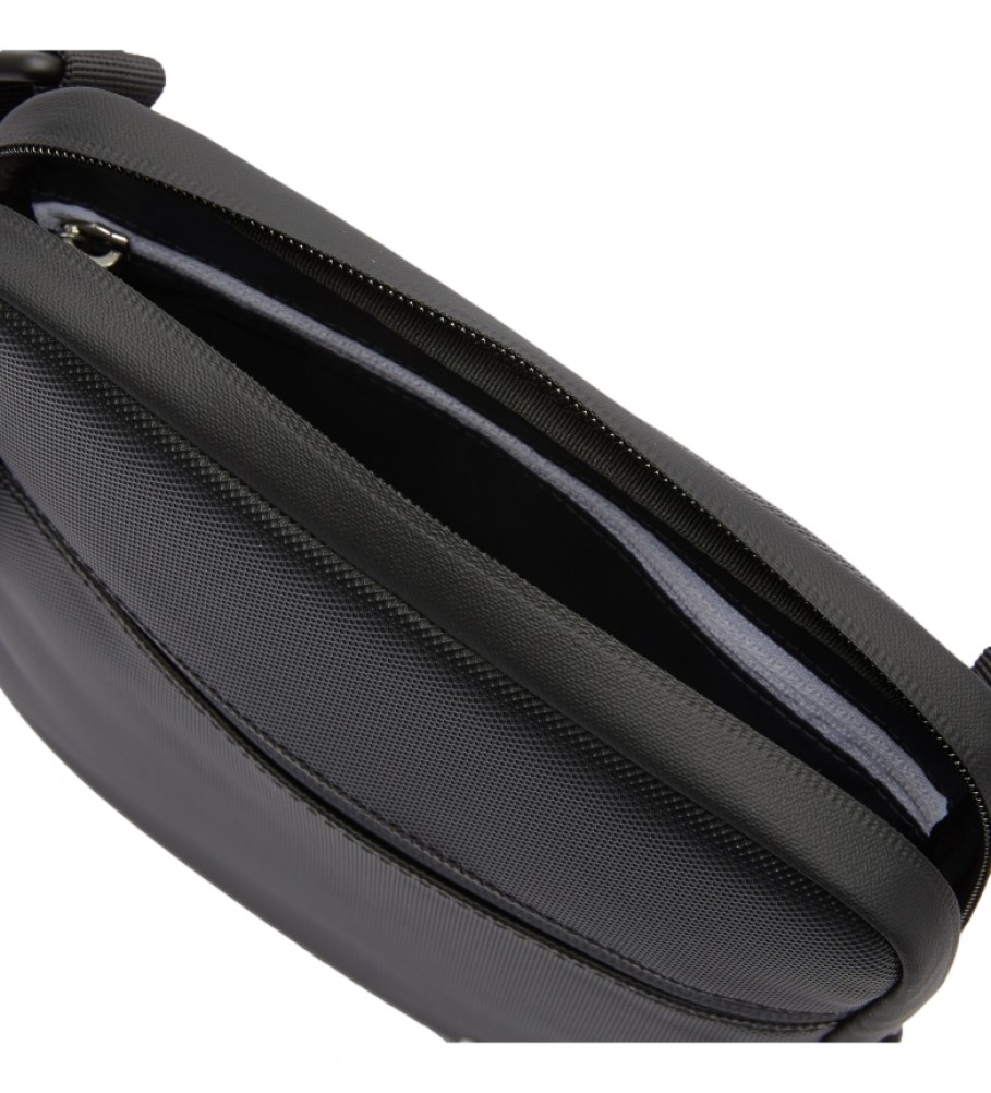 Bolsa transversal Lacoste, preta - 20x25,5x4 cm -