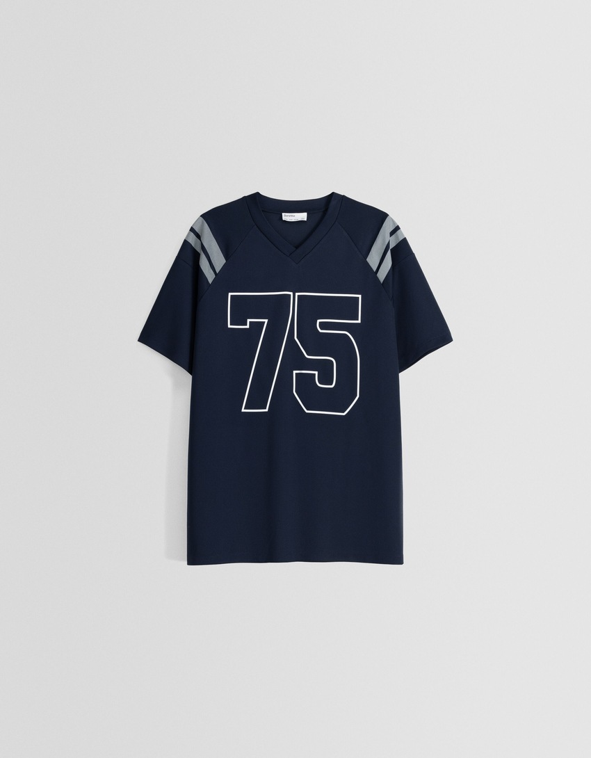 Camiseta oversized de manga curta com estampa de futebol