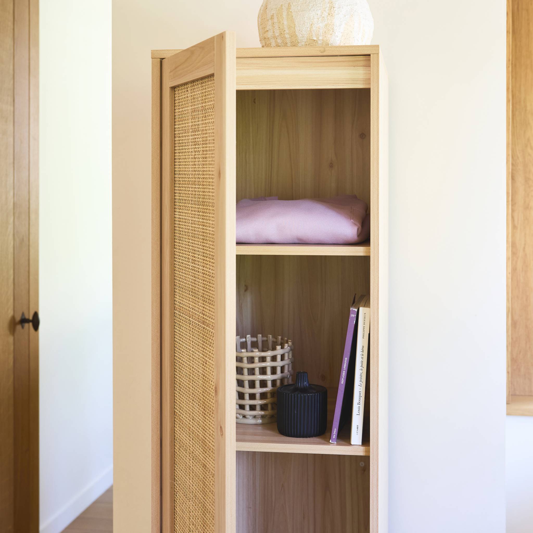 sweeek - Dressingkast rotan en houteffect, 1 deur, 5 planken