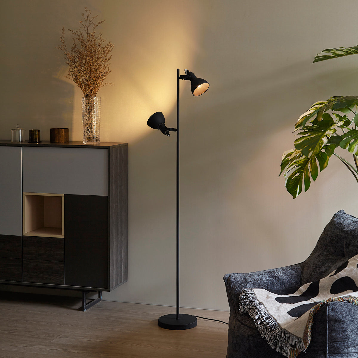 QAZQA IndustriÃ«le vloerlamp zwart 2-lichts - Jakub