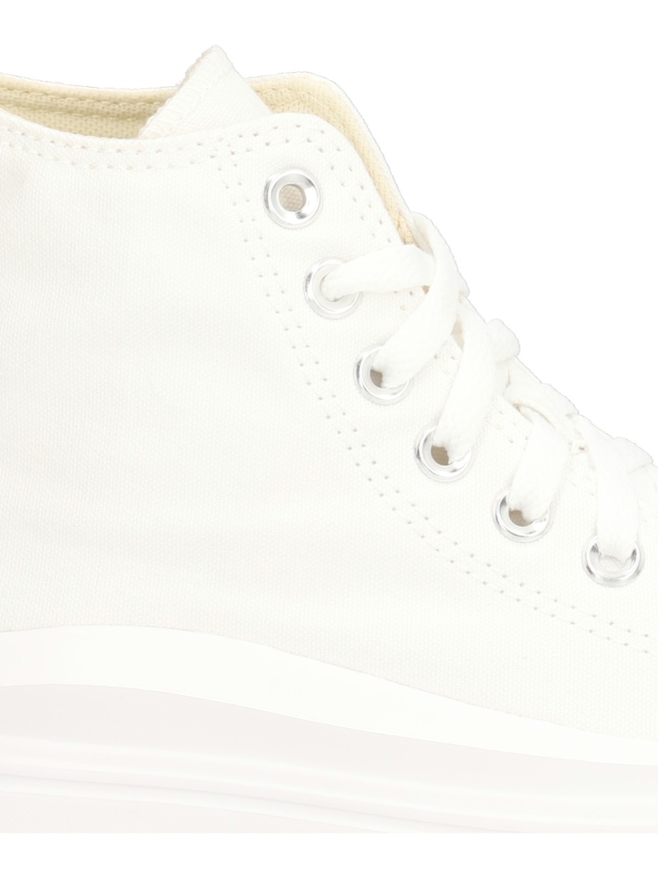 CHUCK TAYLOR ALL STAR MOVE