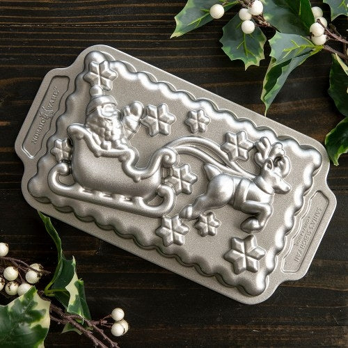 Bakvorm Santa Sleigh Loaf Pan - Nordic Ware | Sparkling Silver Holid