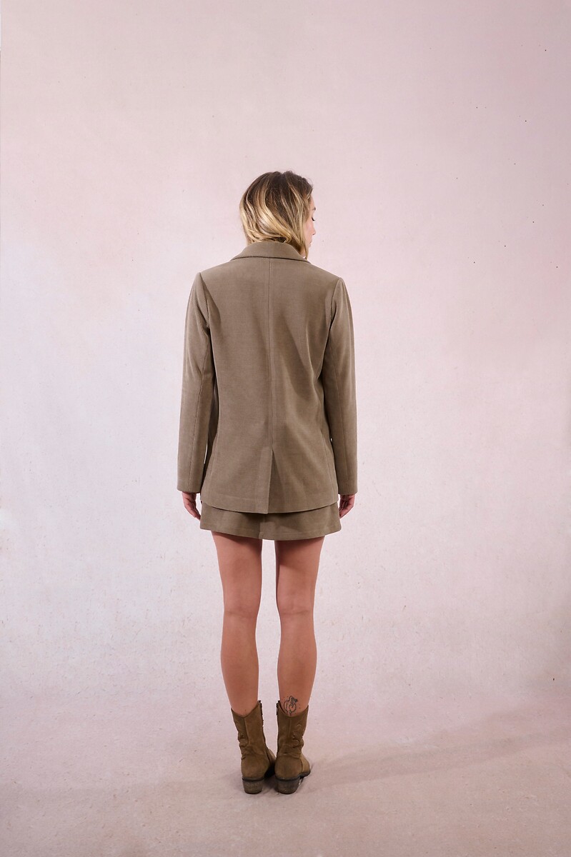 MOLLY BRACKEN<br>Colbert em fluweel