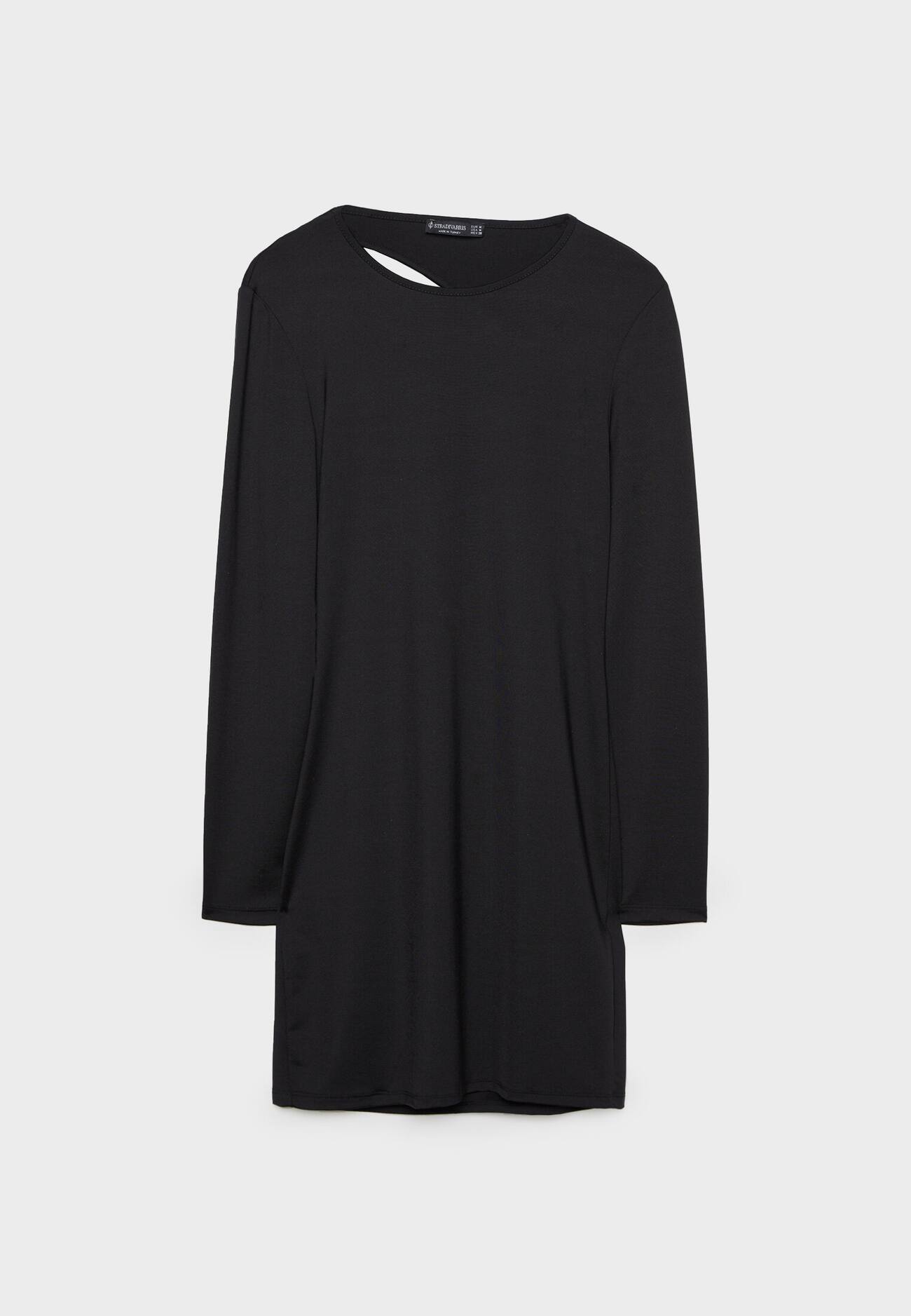 Vestido com costas abertas